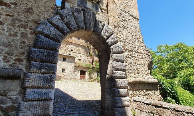 Sorano House | Unique Old Ceramic Factory Near Unesco Itineraries