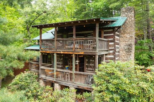 Lake Junaluska House | Pet-Friendly Old Chestnut Cabin with Oceanfront Views