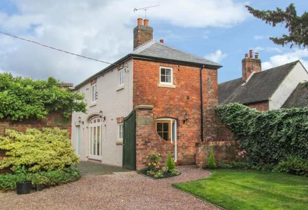 Checkley House | Elegant Old Church Coach House: Family-Friendly Escape