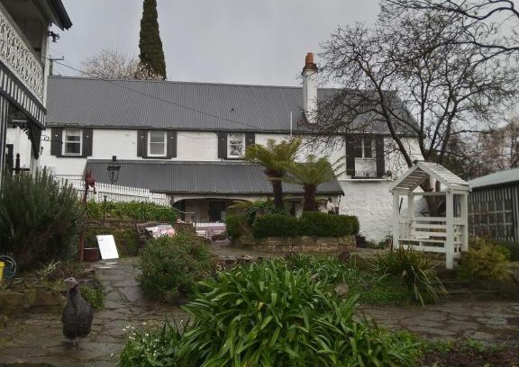New Norfolk Bed & Breakfast | Welcoming Old Colony Inn: Highly Rated with Breakfast & Dining