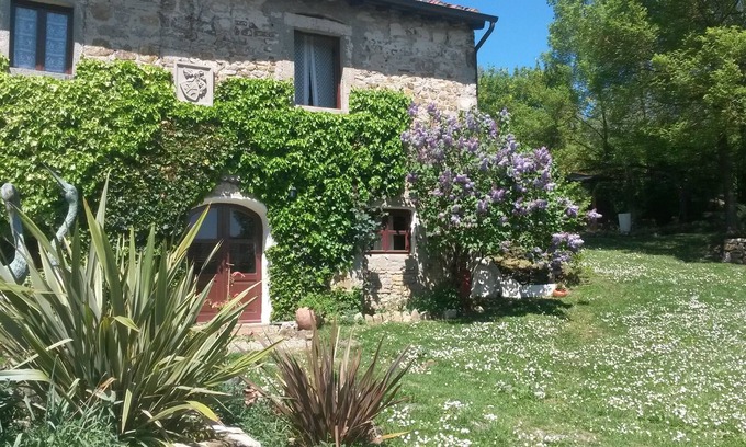 Poppi House | Idyllic Country House with Private Lake and Scenic Views
