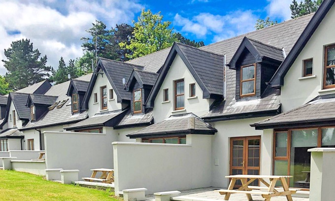 Terryglass Ski Chalet | Family-Friendly Old Court Holiday Homes with Spa & Breakfast