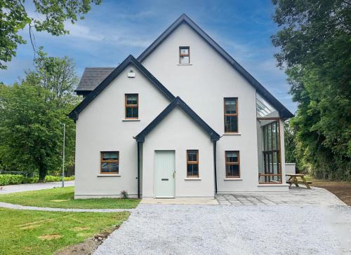 Terryglass House | Family-Friendly Old Court Terryglass: 4 Bed Retreat Awaits