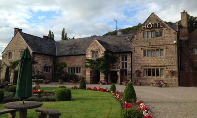 Whitchurch Hotel | Pet-Friendly Old Court Hotel & Apartments with Great Amenities