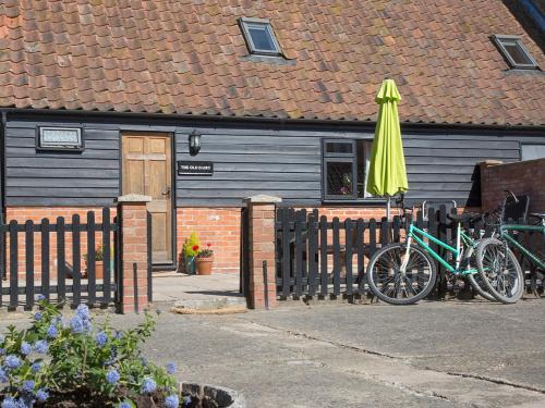 Wenhaston House | Experience Comfort at Old Dairy - Family-Friendly Retreat