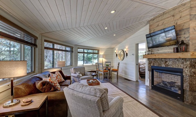 Highlands Cabin | Charming Old Farm Road Cottage Near Ugly Dog Pub & Main Street