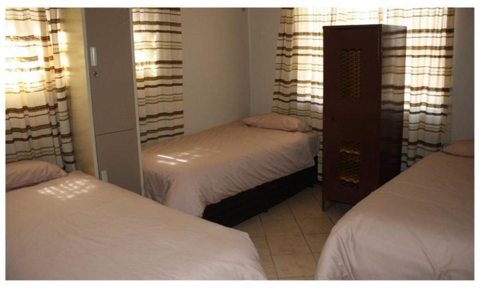 Lephalale House | Child-Friendly Abuelita Guesthouse with Hot Tub Amenities