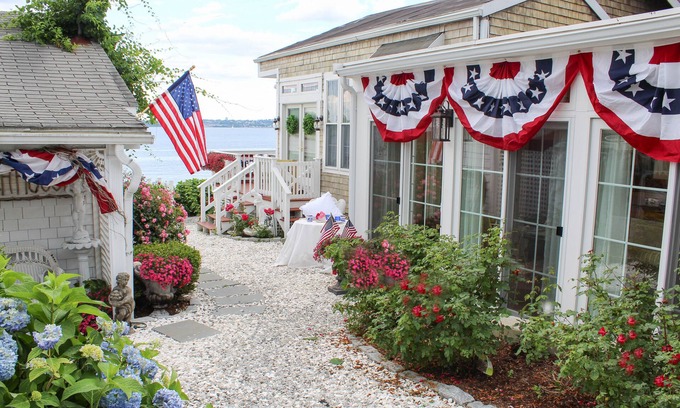 Bristol Cottage | Sea View Retreat: Designer Porch Living with Spa & Breakfast