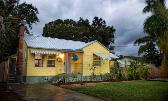 Interchange Square House | Cozy Old Florida Bungalow with Spa and Hot Tub