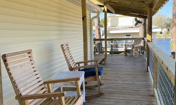 Suwannee House | Old Florida Waterfront Getaway: Pet-Friendly with Scenic Views