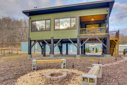 Old Fort House | Pet-Friendly Old Fort Retreat with Mill Creek Access