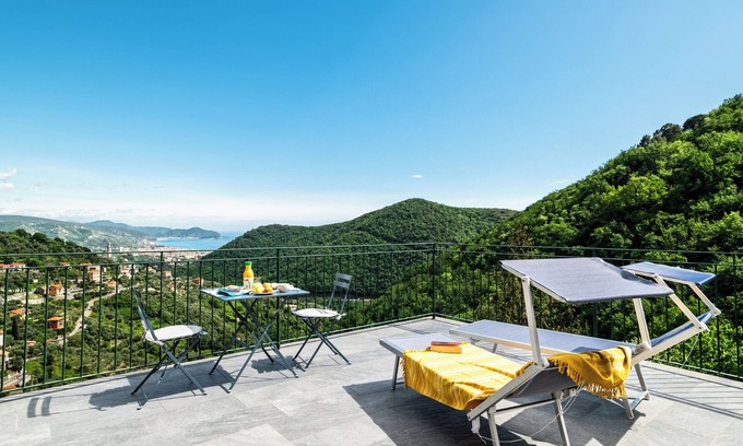 Chiavari House | Old Genoese house on one floor with large terraces, pets allowed