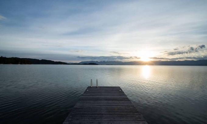Lakeside House | Discover Old Goat Inn: Cozy Cottage with Lake Views