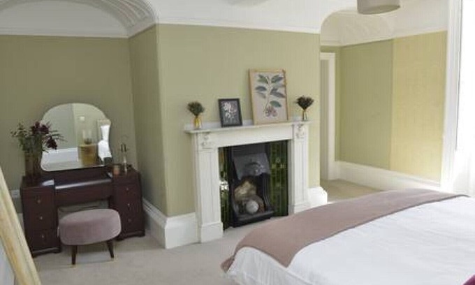 St Ives Apartment | Guest Rated: Old Green Chambers with Free Parking & Kitchen
