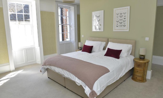 St Ives Apartment | Convenient City Center Apartment with Free Parking