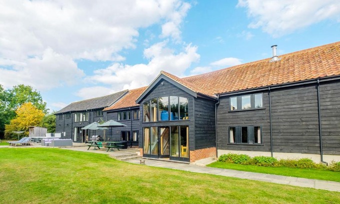 Darsham House | Discover Old Hall Barn: Pet-Friendly Stay in Aldeburgh