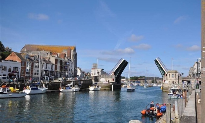 Weymouth Cottage | Oceanfront Old Harbour View with Perfect 10 Rating