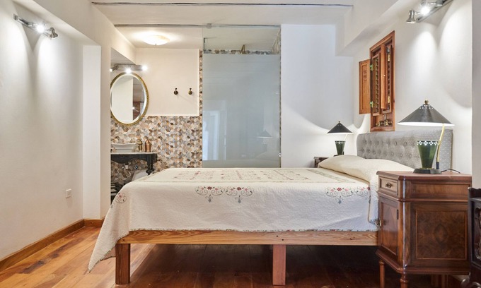 Old Havana Apartment | Discover Old Havana: Top-Rated Apartment with Spa & Kitchen