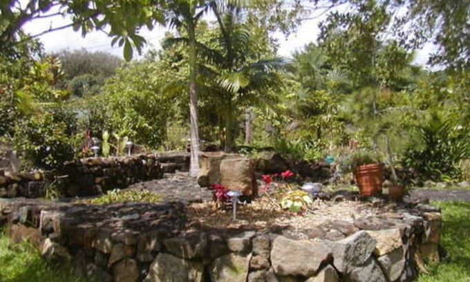 Hilo Bed & Breakfast | Idyllic Old Hawaiian B and B with Ocean Views & Restaurant