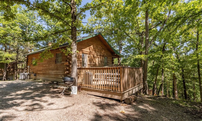 Shell Knob Cabin | Cozy Old Hickory Cabin #7 Near Campbell's Point Marina