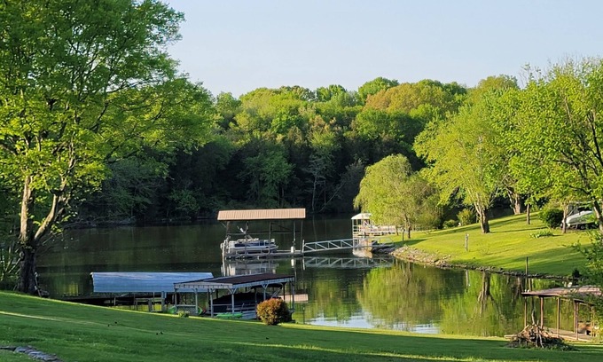 Mount Juliet House | Experience Summer Bliss at Lakefront Home near Nashville