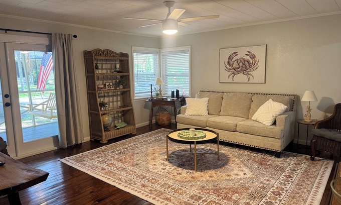 Homosassa House | Prime Old Homosassa Location! Kitchen & 10/10 Guest Rated!