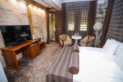 Glavatartsi Hotel | Discover Old House Glavatarski Han with Oceanfront Amenities