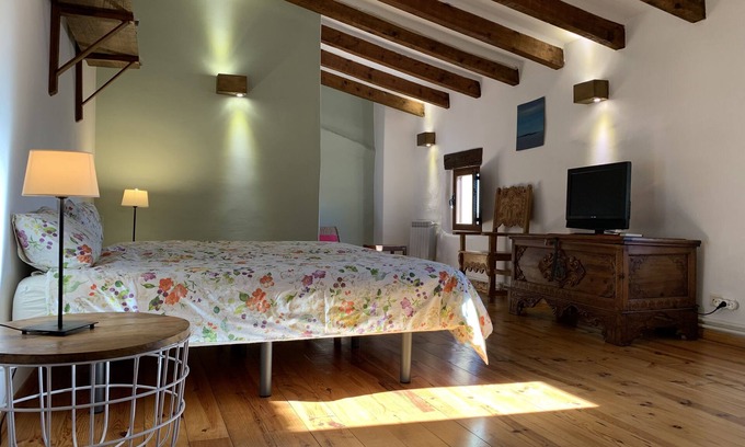 Zafra de Zancara Cottage | Experience the Old House of Pedro Chicote with Ocean Views