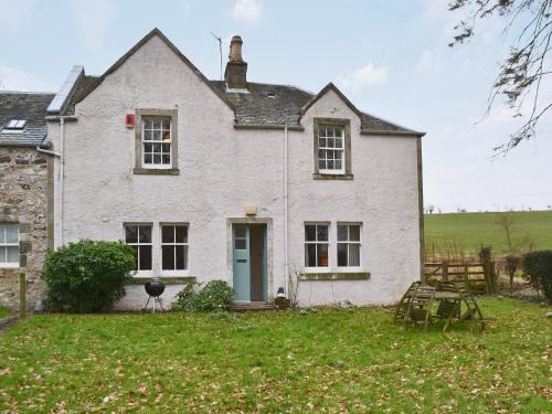 Dunfermline House | Explore Old Inzievar: Pet & Child Friendly Getaway