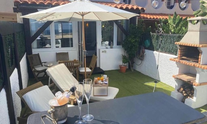 La Pared Apartment | Oceanfront Old King's Beach House - Rated 9.6/10 by Guests