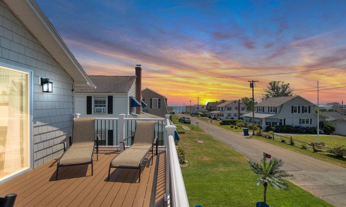 Old Lyme House | Seaside Escape: Old Lyme Shores Beach House Near Water