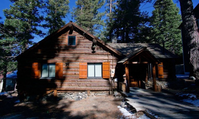 Sunny Slopes Cabin | Historic Old Mammoth Retreat: Pet-Friendly Ski & Trails
