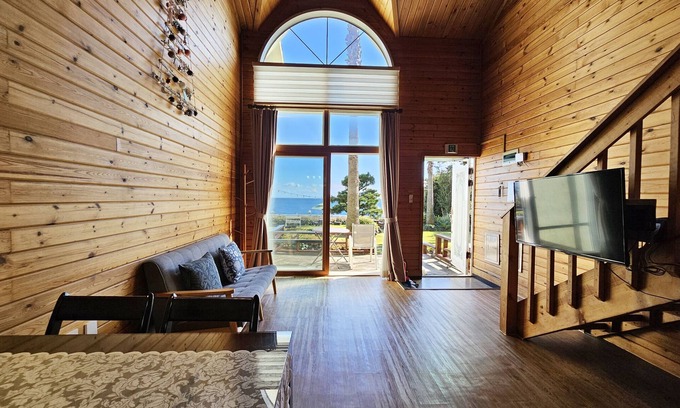 Namwon House | Cozy Old Man and Sea Pension: Family-Friendly with Breakfast