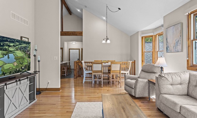 Camdenton House | Ideal Golf Retreat: Old No. 7 Home at Kinderhook