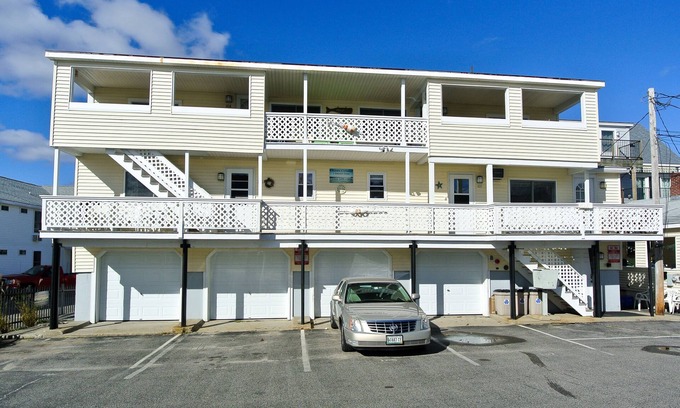 Old Orchard Beach Condo | Ocean View Condo at Old Orchard Beach House - Rated 10/10