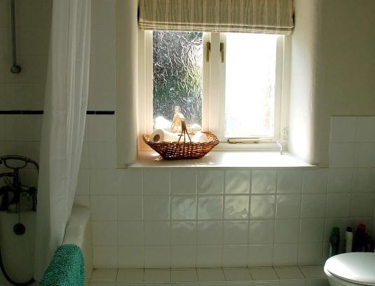 Colyton House | Idyllic Old Orchard Cottage: Pet & Family Friendly Retreat