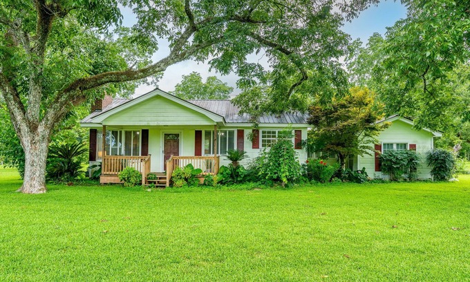 Purvis House | Pet-Friendly Old Orchard Country Home with Family Amenities