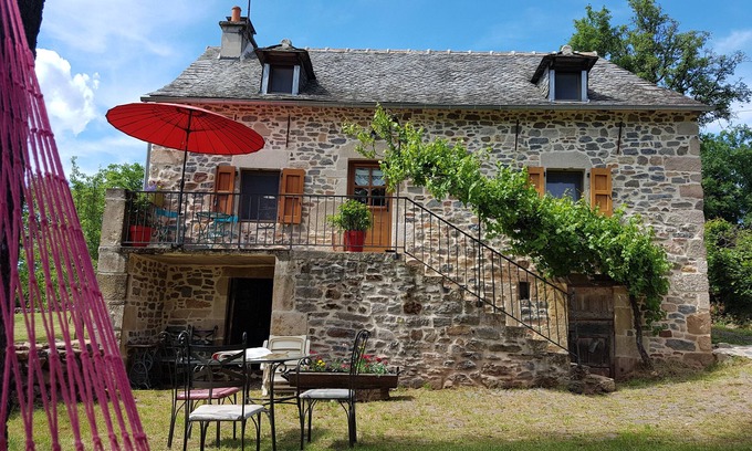 Lassouts House | Tranquil Old Farmhouse: Pet Friendly, 10/10 Guest Rated