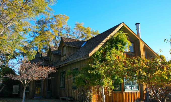 Pershing County Hotel | Inviting Old Pioneer Garden Country Inn: Family-Friendly Stay