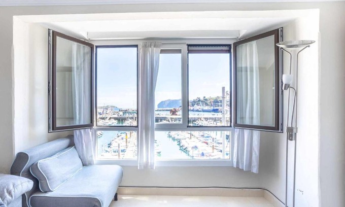 Bermeo Apartment | Cozy Old Port Apartment with Spectacular Harbor Views