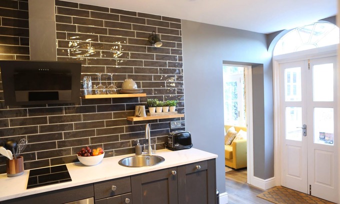 Fernhill Heath Apartment | Elegant Stay at Old Rectifying House Superior Apartment