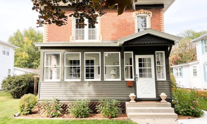 Decorah House | Historic Brick House with Spa and Family-Friendly Amenities