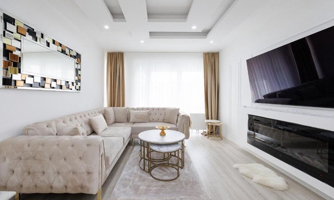 Margareten Apartment | Discover Old Residence: 4-Star Stay with Family Amenities