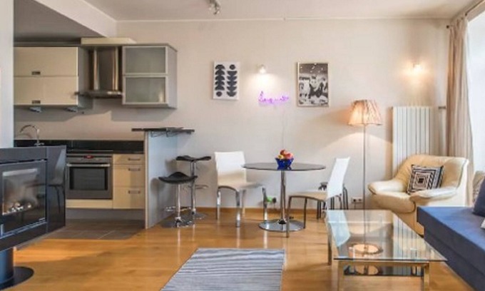 Centrs Apartment | Cozy Old Riga Park Studio - Pet Friendly & Family Ready