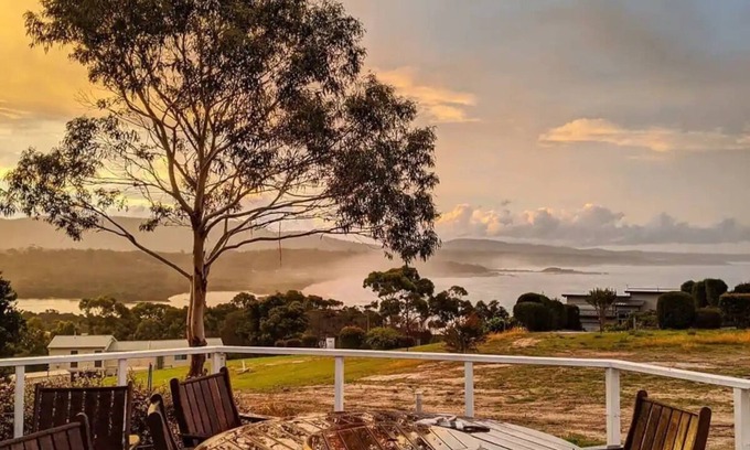Binalong Bay House | Cozy Retreat at Old Salty with Oceanfront Views