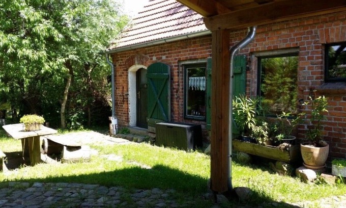 Muritz Apartment | Relaxing Old School Groß Varchow Apartment with Ocean Views