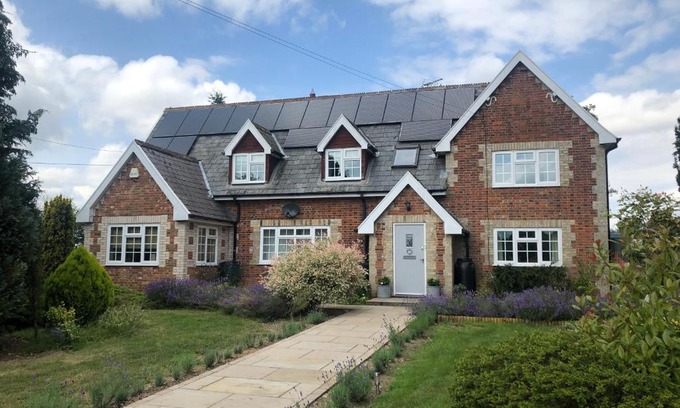 Ickburgh Bed & Breakfast | Pet-Friendly Stay at Old School House: 4-Star & Guest Rated 10/10