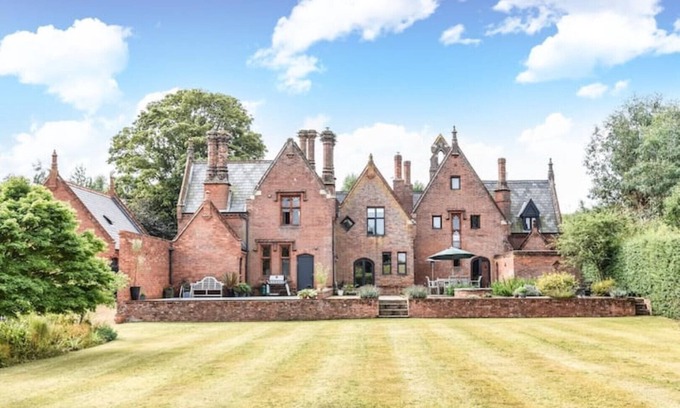 Ringland House | Timeless Elegance with Modern Comfort and Ocean Views