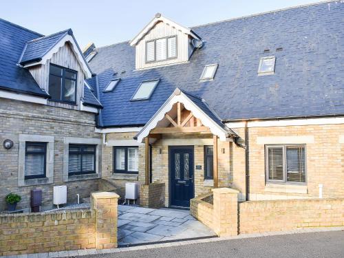 Shanklin House | Child-Friendly Retreat at Old School Mews - Rated 9.7/10