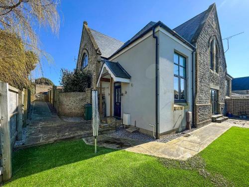Shanklin House | Exceptional Old School Mews Too – Family-Friendly Retreat